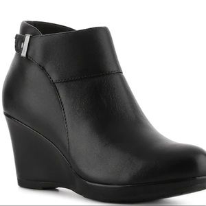 Clarks Camryn Fiona Black Booties Size 8.5M NWT